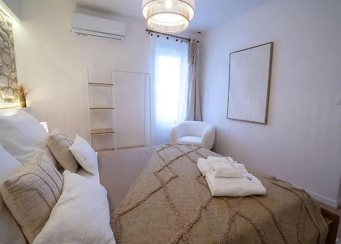Evasion Scandinave A Narbonne Elegance Et Confort Reunis !